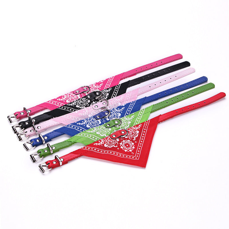 Collar con Pañuelo Triangular de PU para Perros – Estilo y Comodidad en Uno