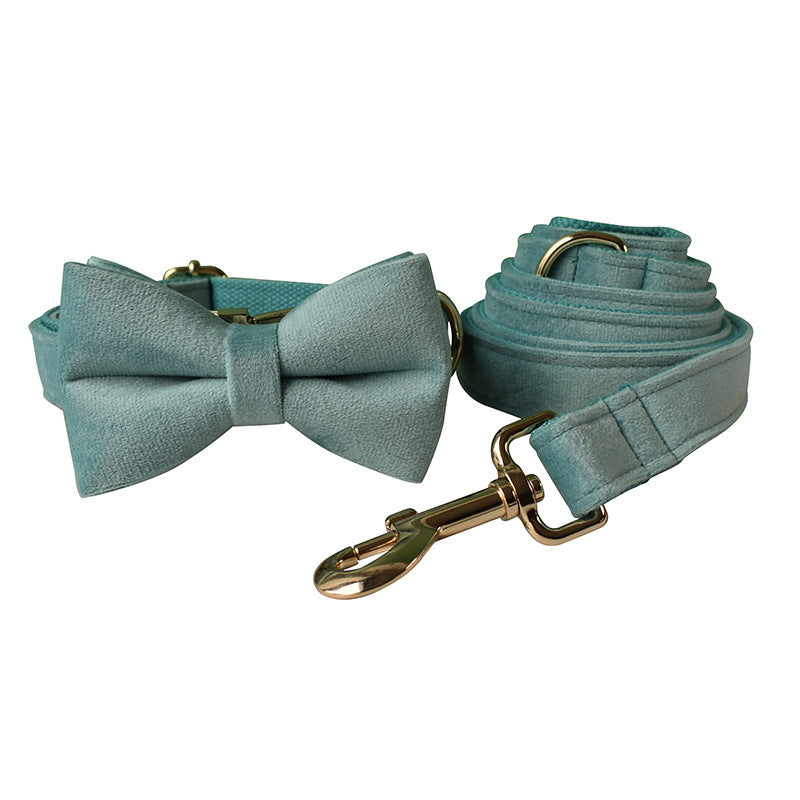 Collar de Terciopelo con Hebilla Dorada para Perros – Estilo y Elegancia en Cada Paseo